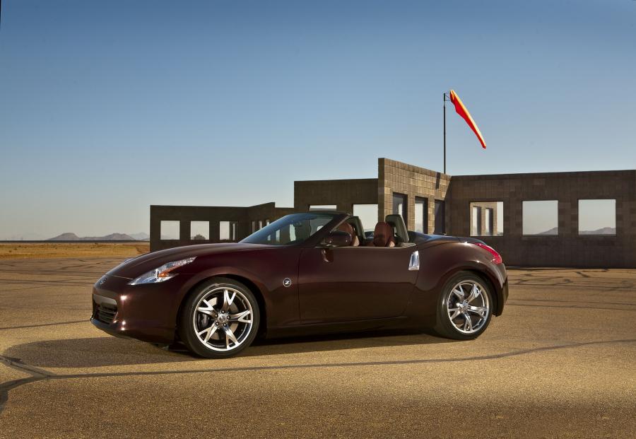  Nissan 370Z Roadster 2010 года  (фото 20 из 21)